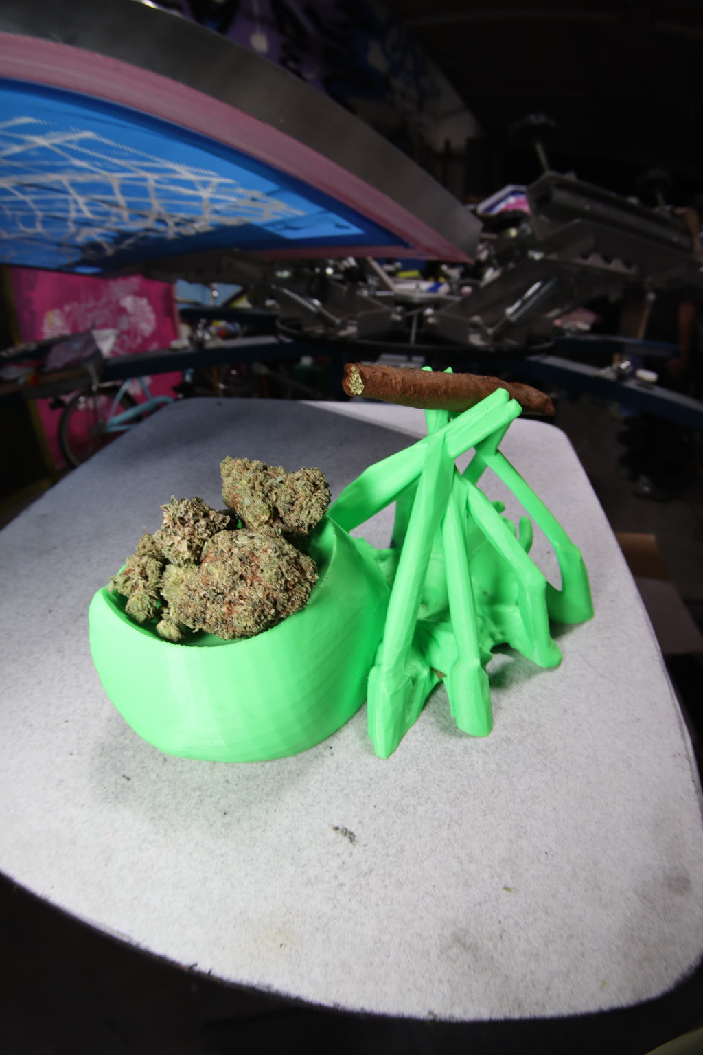 Araña muerta (dead spider) ash tray